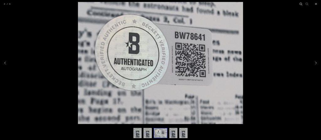 Adhesivo y código QR de autenticación Beckett (BW78641) que certifica el autógrafo de James Joki