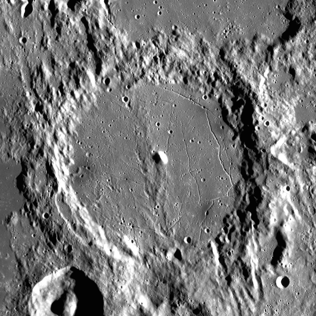 Manchas oscuras de Alfonso (L47 del Lunar 100) fotografiado desde la órbita lunar