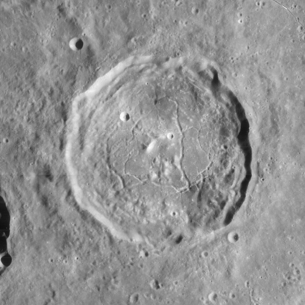 Cráteres de halo oscuro de Atlas (L72 del Lunar 100) fotografiado desde la órbita lunar