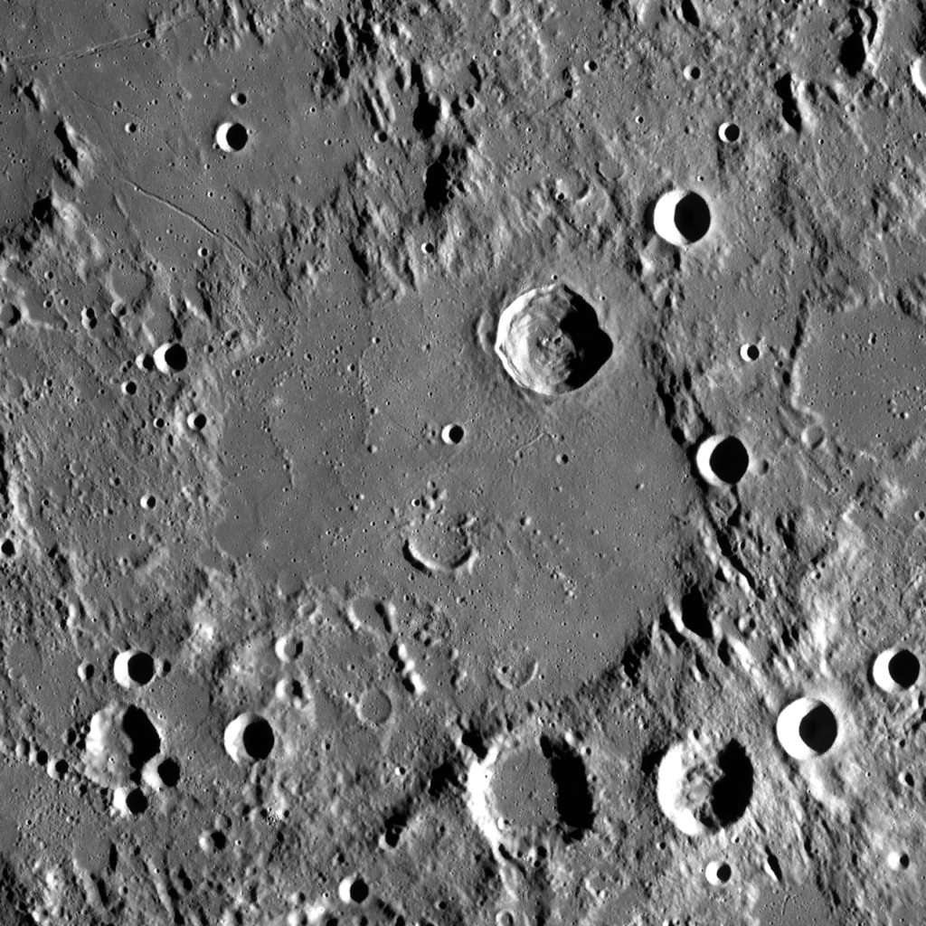 Hiparco (L28 del Lunar 100) fotografiado desde la órbita lunar