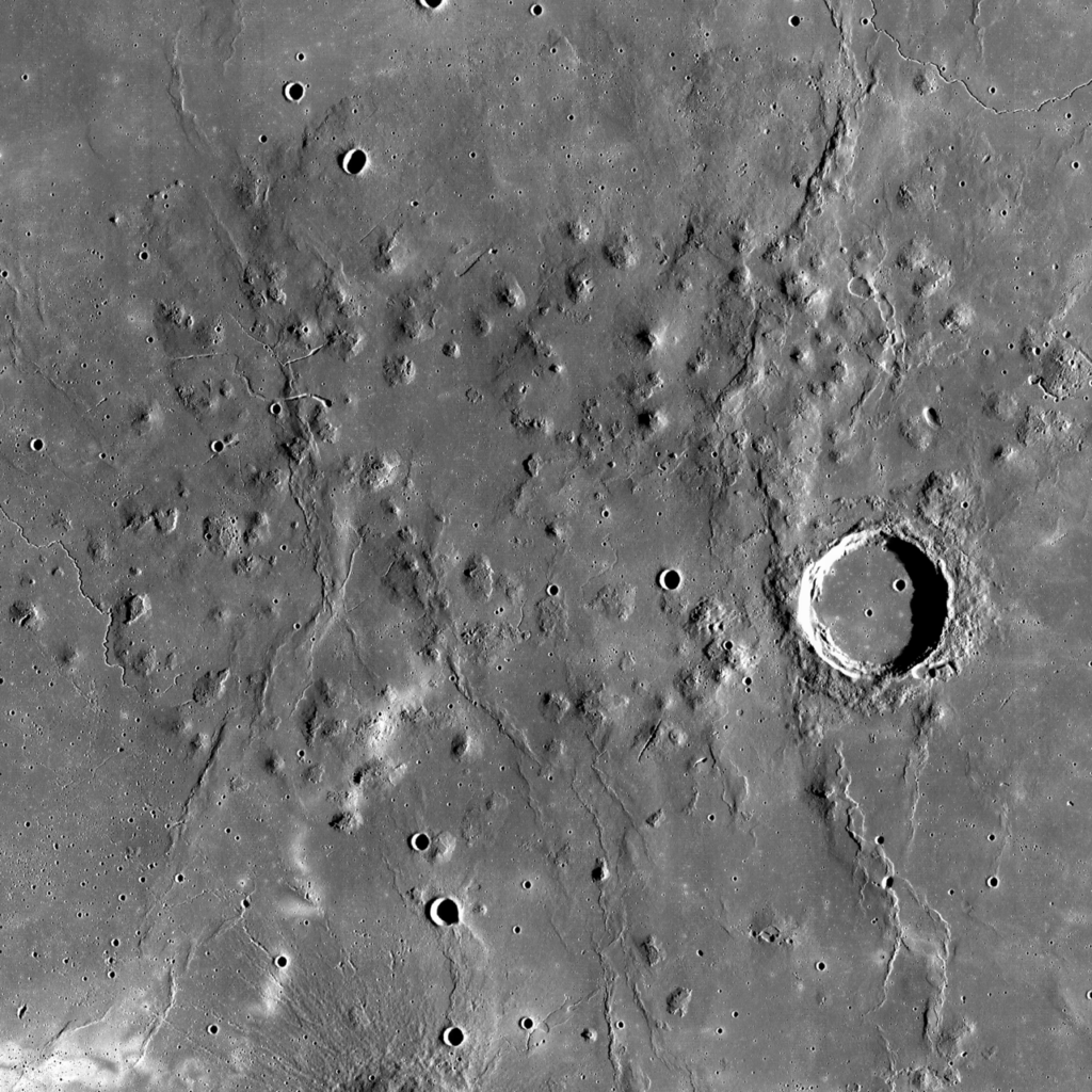 Colinas de Marius (L42 del Lunar 100) fotografiado desde la órbita lunar