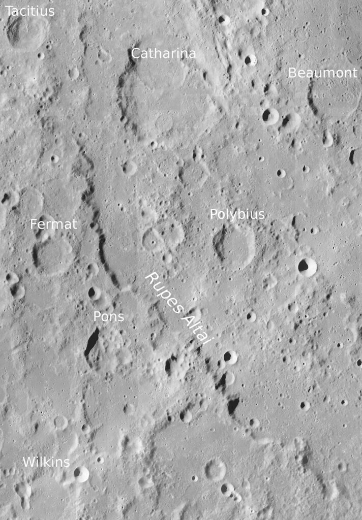Escarpe Altai (L7 del Lunar 100) fotografiado desde la órbita lunar
