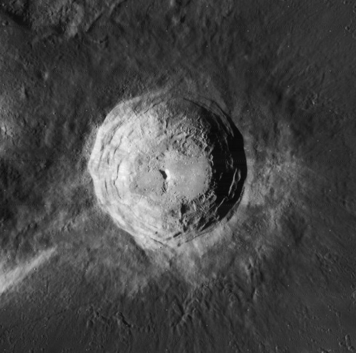 Aristarco (L11 del Lunar 100) fotografiado desde la órbita lunar