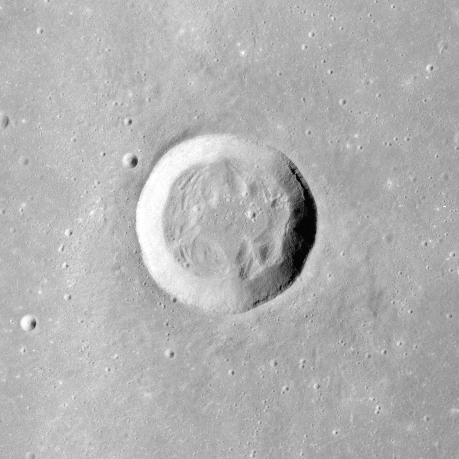 Rayo de Bessel (L41 del Lunar 100) fotografiado desde la órbita lunar