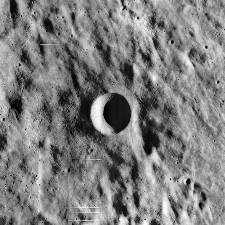 Copérnico H (L74 del Lunar 100) fotografiado desde la órbita lunar