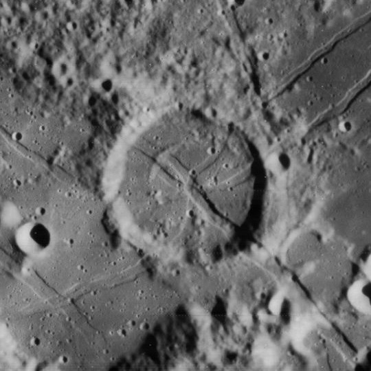 Rimas de De Gasparis (L91 del Lunar 100) fotografiado desde la órbita lunar