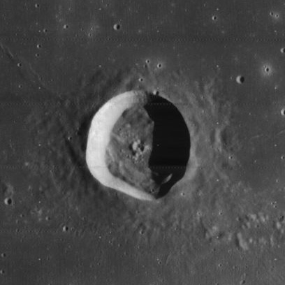 Flamsteed P (L68 del Lunar 100) fotografiado desde la órbita lunar