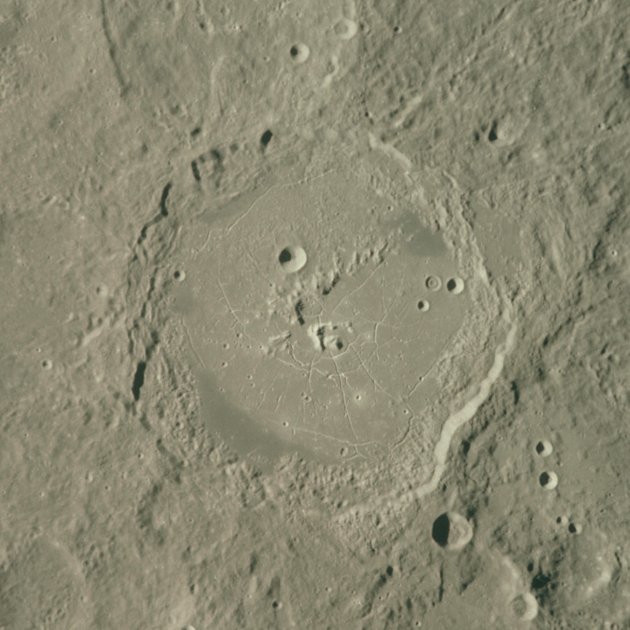 Humboldt (L87 del Lunar 100) fotografiado desde la órbita lunar