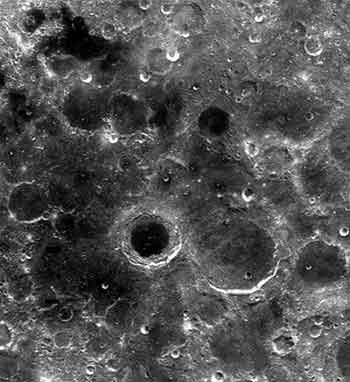 Cuenca Australe (L56 del Lunar 100) fotografiado desde la órbita lunar