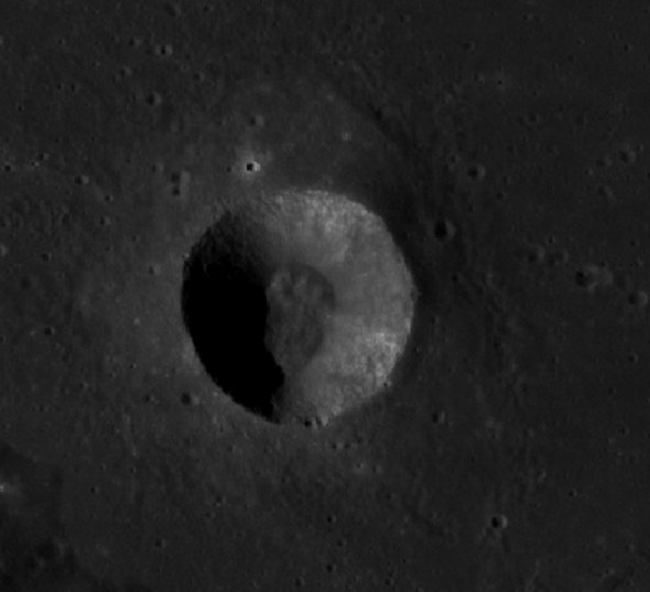 Manto oscuro de Sulpicio Galo (L71 del Lunar 100) fotografiado desde la órbita lunar