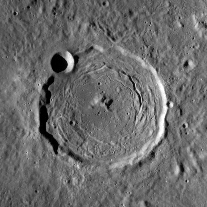 Taruntius (L31 del Lunar 100) fotografiado desde la órbita lunar